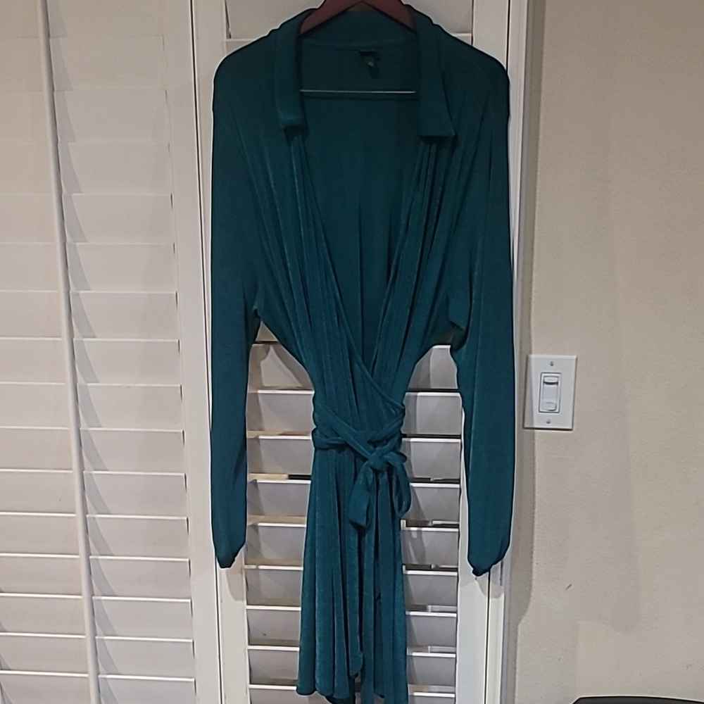Beautiful Emerald Green Wrap around 😍 Dress